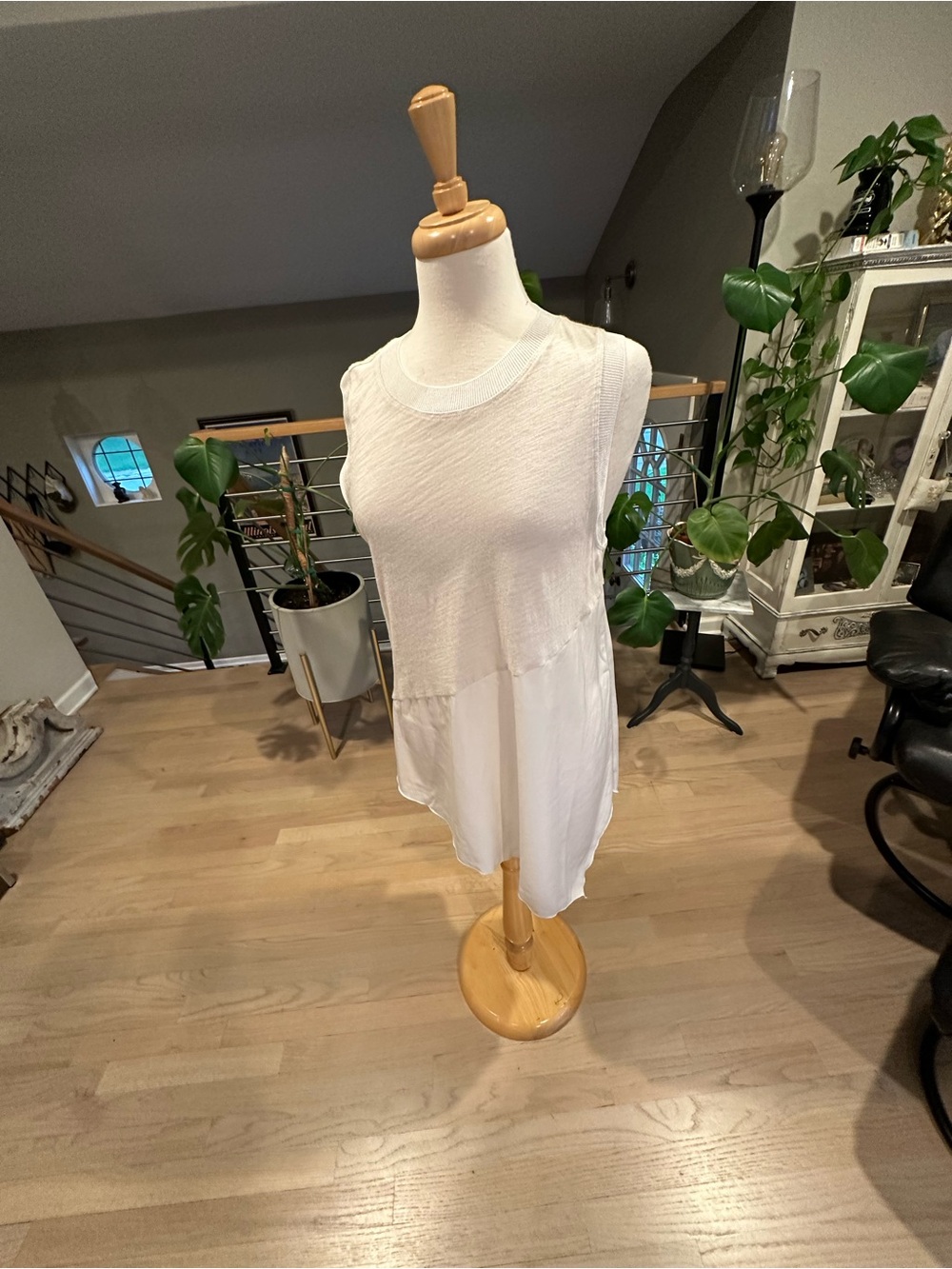 Simply Vera Vera Wang Cream Knit Sleeveless High Low Top
